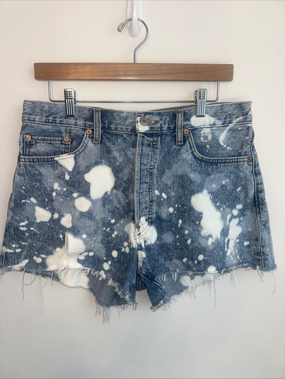 RE/Done Shorts 70s high waisted denim size 30 8 Women’s Distressed Bleach Blue